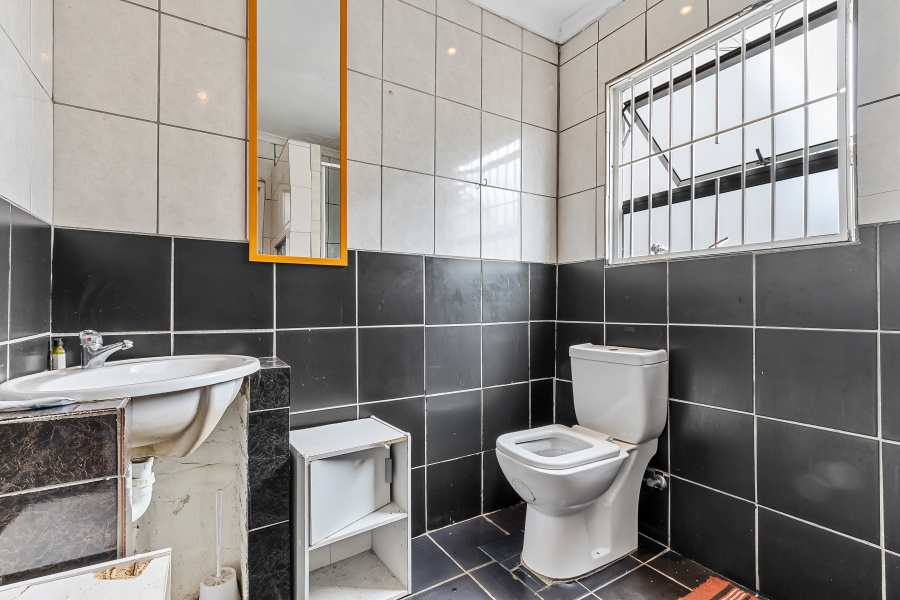 10 Bedroom Property for Sale in Observatory Western Cape